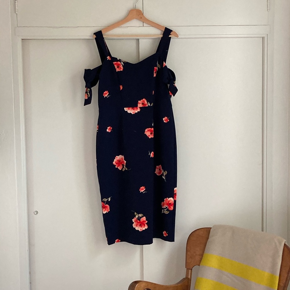 Dark blue floral hip-hugging dress